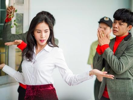 Cười ngất với vai diễn 'điệu chảy nước' của Thủy Tiên trong phim đóng cùng Ngọc Trinh