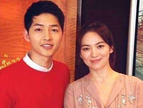 Song Joong Ki đăng ảnh tình cảm với Song Hye Kyo sau tin ngoại tình?