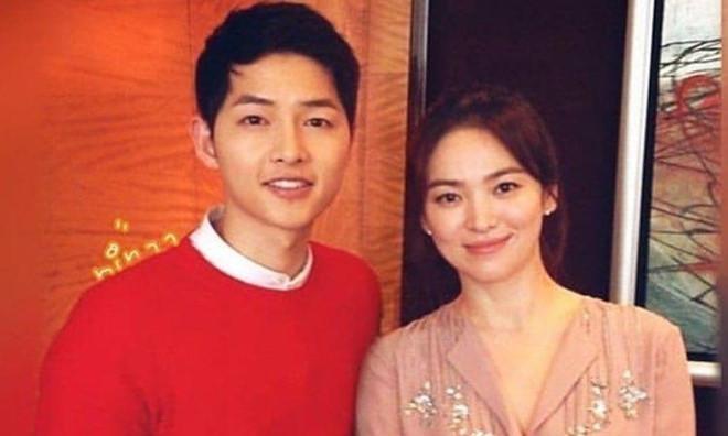Song Joong Ki đăng ảnh tình cảm với Song Hye Kyo sau tin ngoại tình?-1