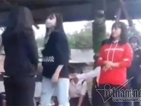 Nữ sinh lớp 8 bị tát hội đồng thủng màng nhĩ