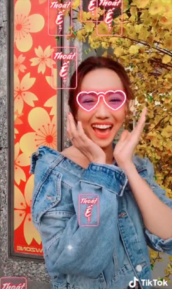 Thánh lầy Diệu Nhi bịt khẩu trang, bỏ chạy thục mạng khi thử giày mà chưa thanh toán và cái kết-3