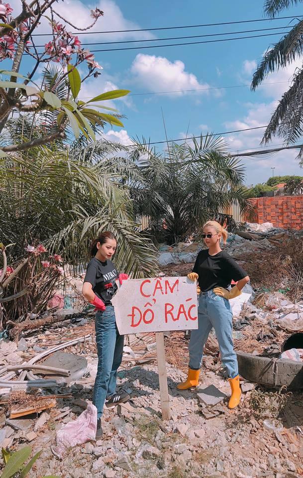 Hết vía với loại rác thải nghi là đồ chơi nhạy cảm nhóm bạn trẻ thu được ở biển Đà Nẵng-1