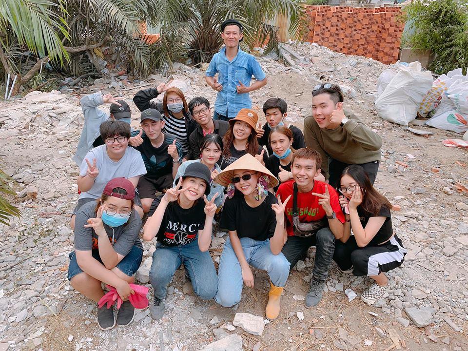 Hết vía với loại rác thải nghi là đồ chơi nhạy cảm nhóm bạn trẻ thu được ở biển Đà Nẵng-2