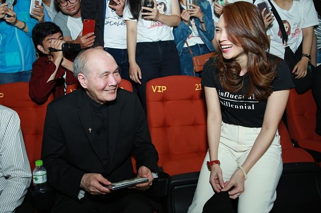 Mỹ Tâm cười tít mắt khi thấy nhạc sĩ Vũ Thành An đi xem Chị Trợ Lý Của Anh-3