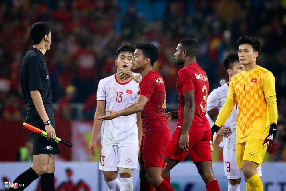 Sao trẻ U23 Việt Nam khiêu khích tiền đạo dính thẻ đỏ của Indonesia?-5