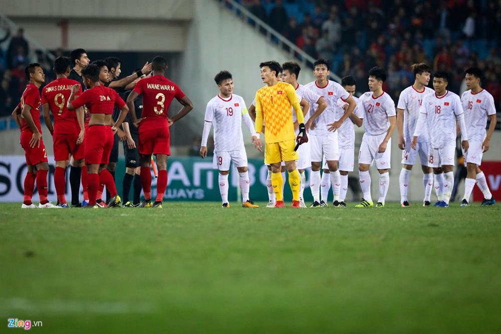Sao trẻ U23 Việt Nam khiêu khích tiền đạo dính thẻ đỏ của Indonesia?-6