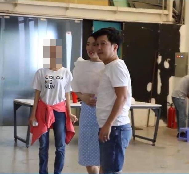 Lộ ảnh Nhã Phương - Trường Giang quấn quýt như đôi sam phía sau hậu trường-5