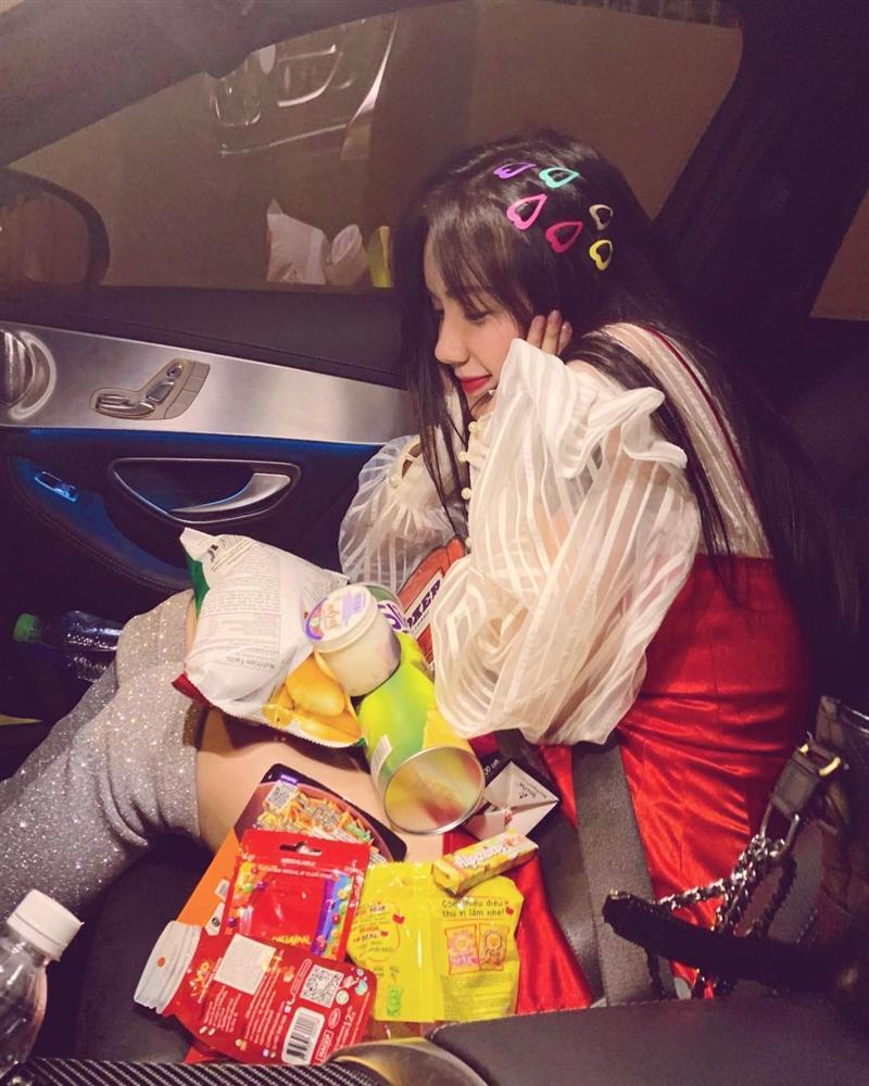 (done) LẦY LỘI SỐ 2 KHÔNG AI SỐ 1: Dùng mỹ phẩm làm điện thoại rồi gọi như thật, Phương Ly nên theo nghiệp diễn được rồi!-3