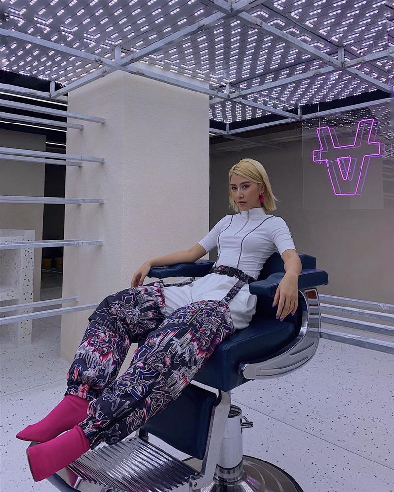 Trước khi đi boots mặc bikini chạy lông nhông, Quỳnh Anh Shyn từng khiến dân tình tá hỏa vì những màn phối đồ khó hiểu-9