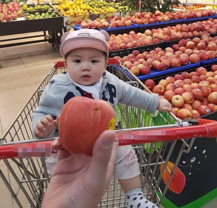 Đêm muộn, Tâm Tít khiến ai nấy xuýt xoa khi đăng clip khoe ông xã doanh nhân có bàn tay vàng trong làng bóc bưởi-11