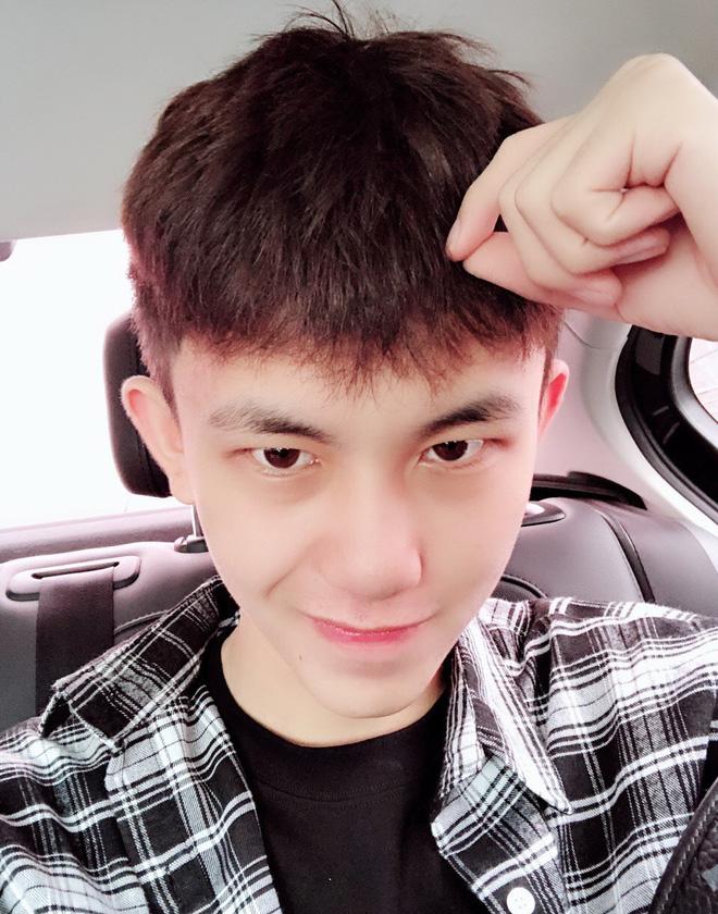 Đám cưới hotboy đình đám: Ngoại hình chú rể đã cực phẩm rồi nhìn dàn phù rể còn choáng váng hơn-2