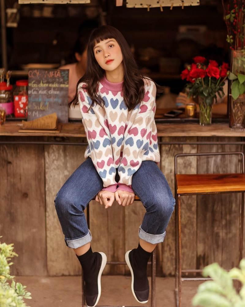 Đọ dáng với bikini nóng rẫy, Min - Thúy Vi chiếm sóng STREET STYLE giới trẻ tuần qua-5