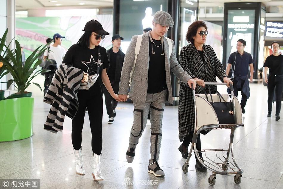 Bom sex Chung Lệ Đề xuất hiện sau tin đồn mang thai lần 4 với chồng trẻ kém 12 tuổi-5