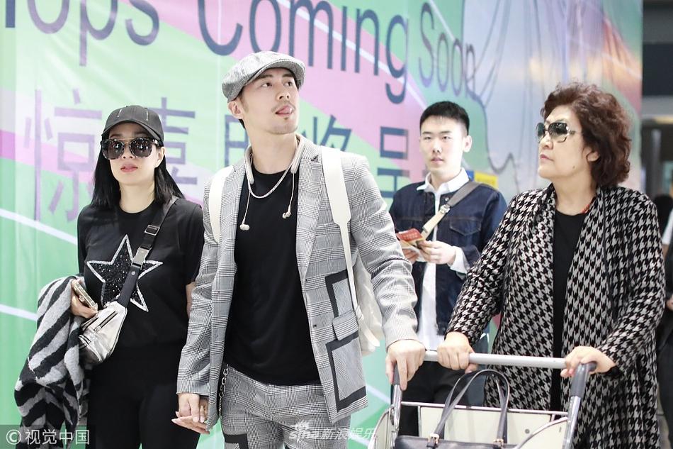 Bom sex Chung Lệ Đề xuất hiện sau tin đồn mang thai lần 4 với chồng trẻ kém 12 tuổi-6