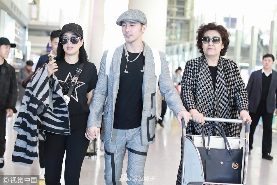 Bom sex Chung Lệ Đề xuất hiện sau tin đồn mang thai lần 4 với chồng trẻ kém 12 tuổi-7