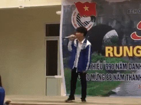 Đi tuyển sinh hướng nghiệp, hai nam sinh khiến hội học sinh nữ rung rinh vì ngoại hình quá điển trai-3