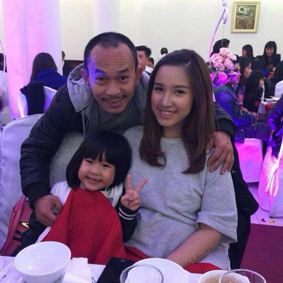 Đăng ảnh chụp gia đình sau 7 năm, ông chồng bị dân mạng réo vì xài vợ hao quá-6