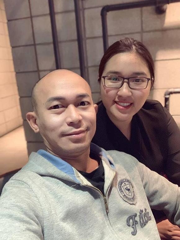 Đăng ảnh chụp gia đình sau 7 năm, ông chồng bị dân mạng réo vì xài vợ hao quá-7