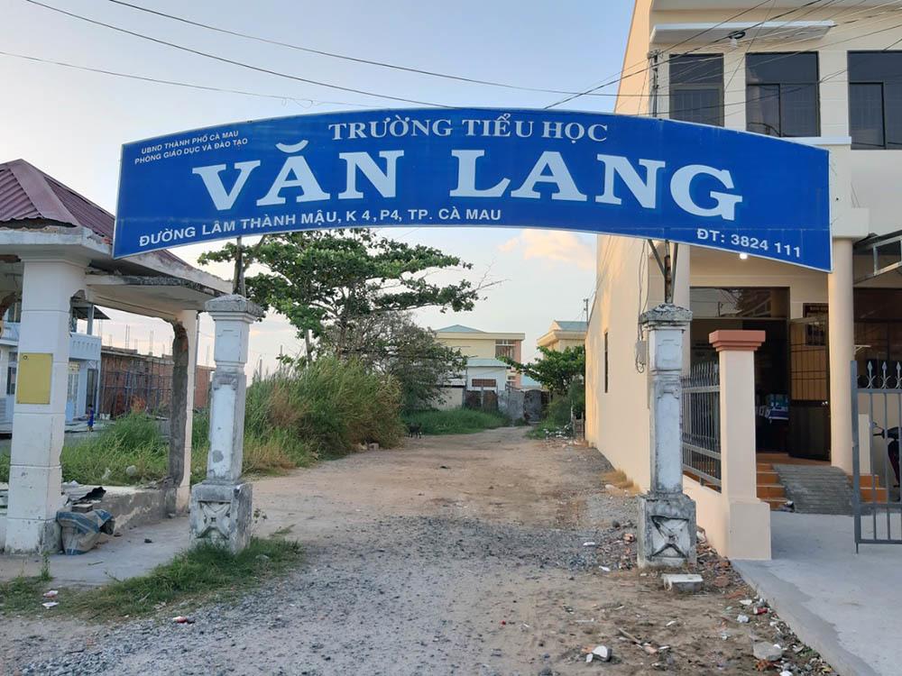 Thầy hiệu trưởng chết trong tư thế treo cổ tại nhà riêng-1