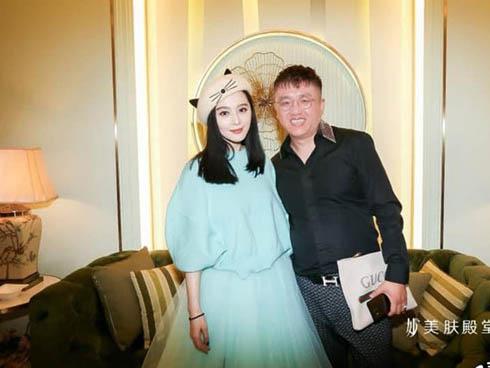 Nộp đủ 130 triệu USD, Phạm Băng Băng tươi tắn trong ngày làm bà chủ