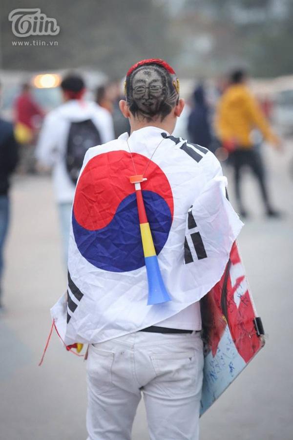 Cùng ngắm nhìn hình ảnh của chàng trai với tên gọi đã trở nên quen thuộc trong lòng người hâm mộ bóng đá Việt Nam, anh ta đã lựa chọn kiểu tóc nào đây?
