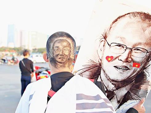 Thắng đậm Thái Lan, thầy trò HLV Park Hang Seo được dàn tài tử Hàn Quốc đích thân vào phòng họp báo chúc mừng-5