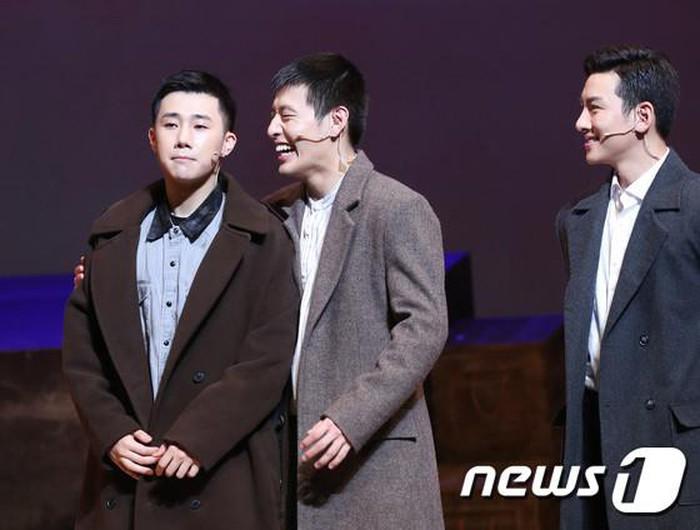 Tài tử Người tình ánh trăng cùng nhiều sao Hàn bất ngờ gặp tai nạn xe hơi trong quân ngũ-3