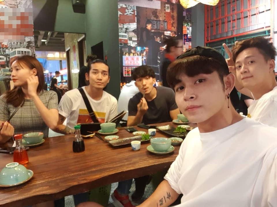 Nhìn thấy Ngô Kiến Huy - BB Trần diện đồ đôi đi ăn, Trấn Thành cùng Lâm Khánh Chi cật lực đẩy thuyền cưới nhau đi-2