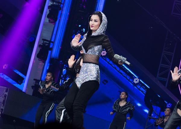 Hát tiếng Anh cực đỉnh, Đông Nhi chứng tỏ nội lực không thua kém ngôi sao quốc tế Dua Lipa-5