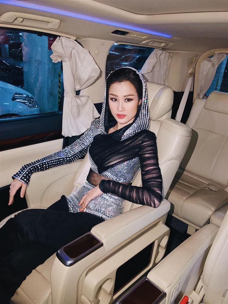 Ý nghĩa thật sự đằng sau bộ trang phục tưởng như thảm họa của Đông Nhi tại Indonesia-4