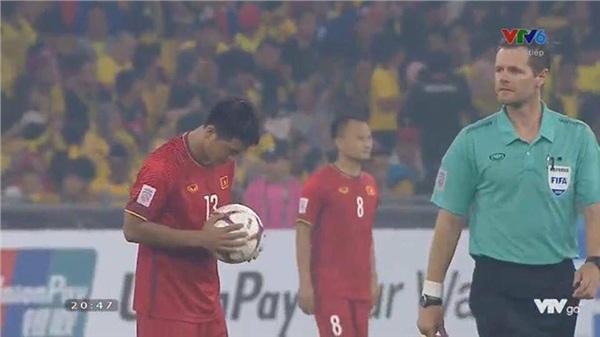 Sau tất cả, Chinh chỉ đen thôi chứ không còn là chân gỗ nữa!-1