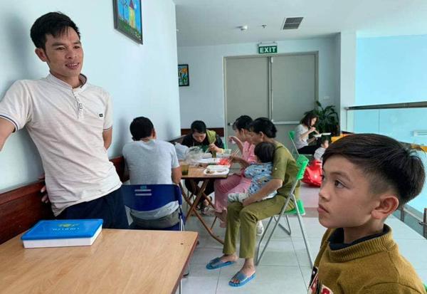 Cậu bé 13 tuổi đạp xe mất phanh từ Sơn La xuống Hà Nội thăm em ở viện-2