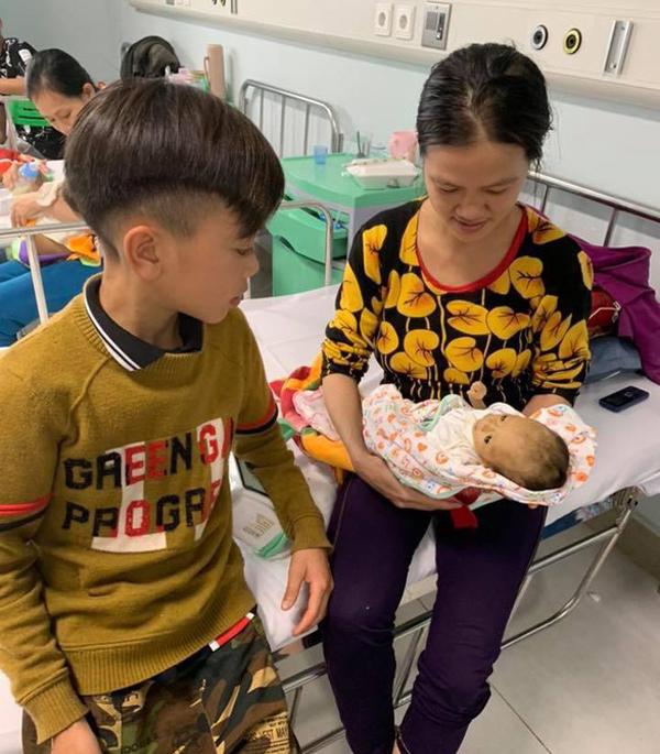 Cậu bé 13 tuổi đạp xe mất phanh từ Sơn La xuống Hà Nội thăm em ở viện-1