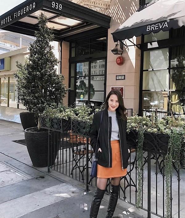 Khoe ảnh đi du lịch nhưng lại vô tình để lộ bàn tay lạ, phải chăng Xuân Thảo có người mới sau khi chia tay Phan Thành?-3