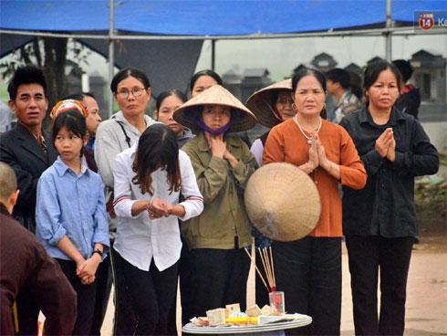 Lời kể ám ảnh của nhân chứng vụ xe khách đâm đoàn đưa tang: Tất cả bị đâm văng giữa đường, chưa bao giờ có vụ tai nạn nào kinh hoàng đến vậy-3