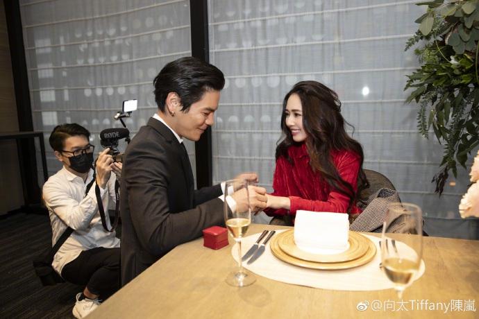 Con trai ông trùm Hong Kong bất ngờ cầu hôn tình cũ Seungri-3