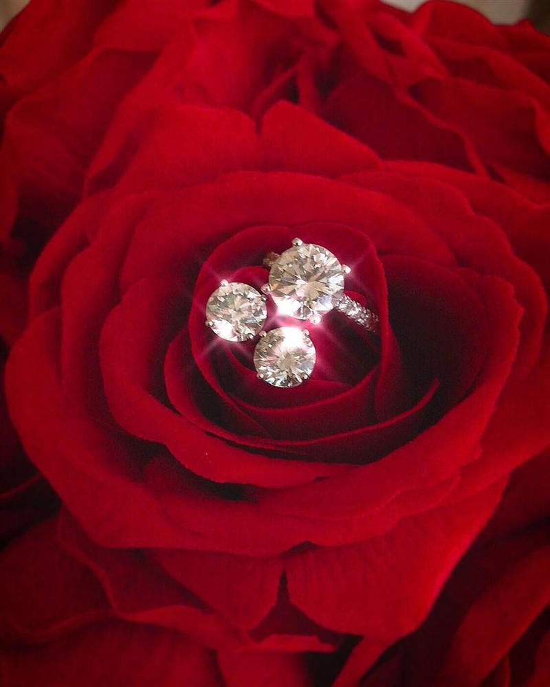 Sang Mỹ 6 tháng, Phạm Hương 3 lần khoe quà tiền tỷ người tình tặng khiến fan ở nhà xốn xang-5