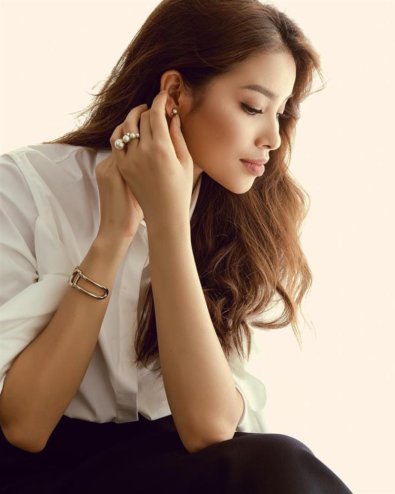 Sang Mỹ 6 tháng, Phạm Hương 3 lần khoe quà tiền tỷ người tình tặng khiến fan ở nhà xốn xang-3