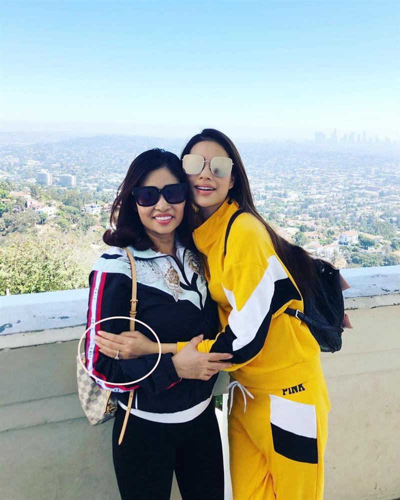 Sang Mỹ 6 tháng, Phạm Hương 3 lần khoe quà tiền tỷ người tình tặng khiến fan ở nhà xốn xang-8