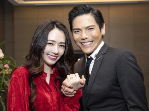 Seungri ung dung đến salon làm đẹp và trang điểm mắt đậm trước khi trình diện cảnh sát-5