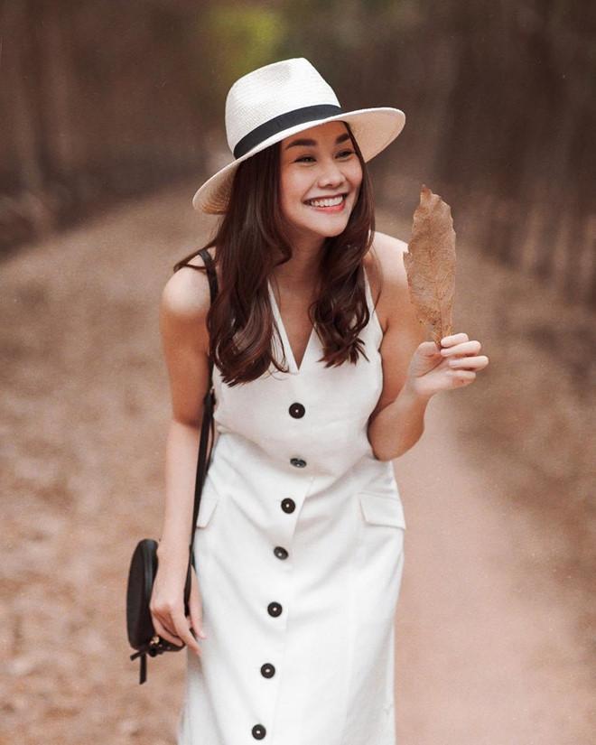 Tăng Thanh Hà, Chi Pu lăng xê mũ cói rộng vành cho mùa hè-2