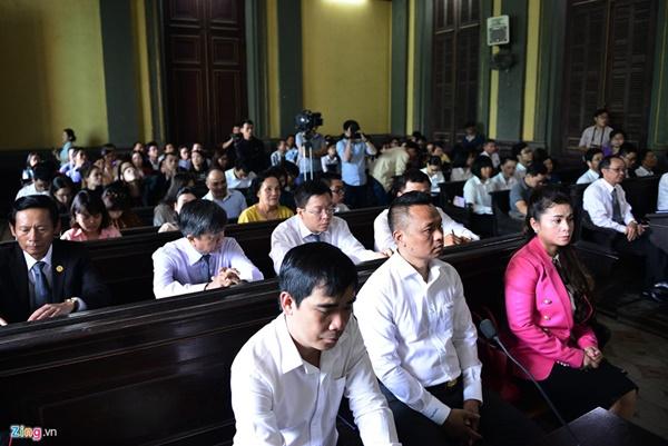 Cảm xúc trái chiều của vợ chồng vua cà phê sau phiên tòa ly hôn-5