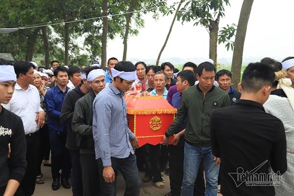 Tai nạn 7 người chết: Đại tang cả thôn, khăn trắng phủ kín đường làng-9