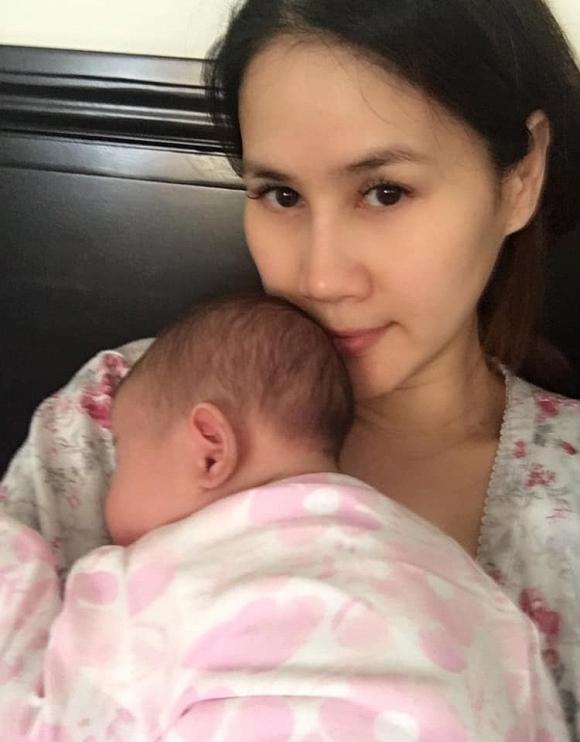 Mới hơn 1 tháng tuổi, con gái Thân Thúy Hà đã được mẹ sắm cho tủ quần áo khủng-1