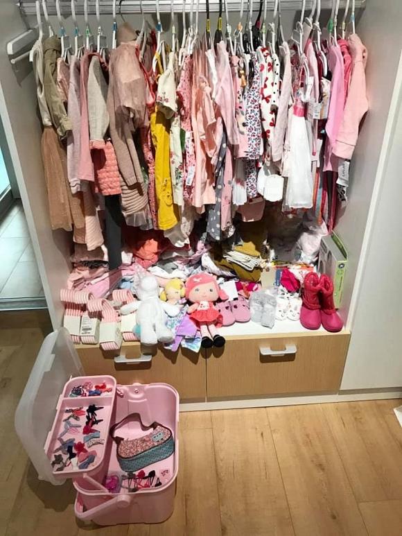 Mới hơn 1 tháng tuổi, con gái Thân Thúy Hà đã được mẹ sắm cho tủ quần áo khủng-6