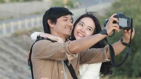 Yêu bằng tuổi là khi anh còn mải mê kiếm tiền, em đã hết thanh xuân để chờ đợi-2