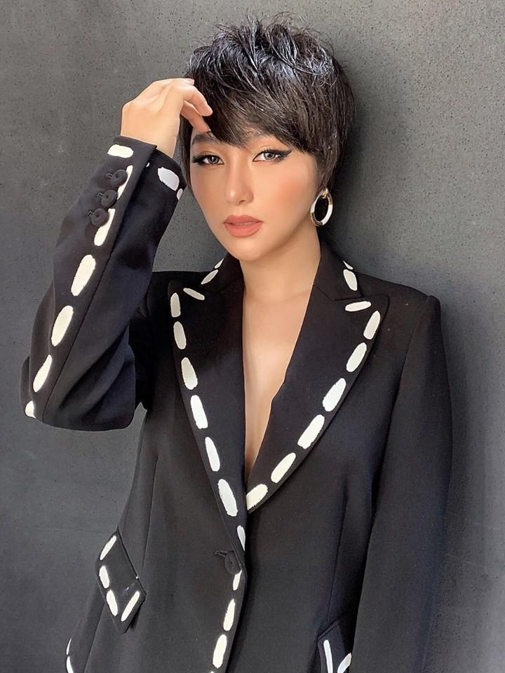 Mặc kệ bị chê búp bê hư, Hương Tràm lột xác chóng mặt với 5 kiểu tóc mới trong vòng 1 tuần-1