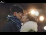 Những nụ hôn màn ảnh ngọt ngào của Lee Dong Wook và mỹ nhân dao kéo
