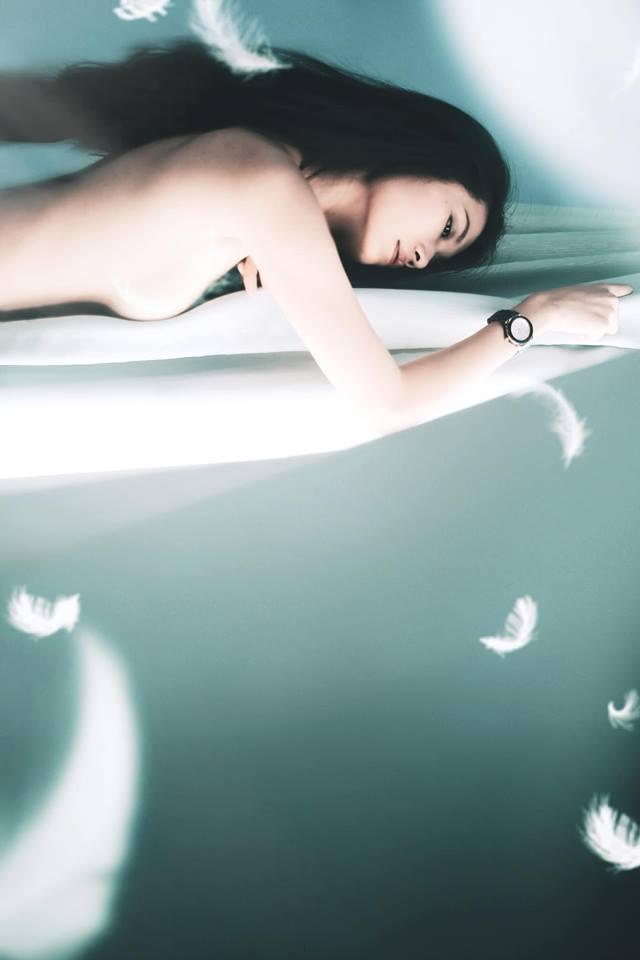 Bị chỉ trích ảnh 18+, nữ chính Thương nhớ ở ai thách thức: Mặc quần mới là phường khiêu dâm-5