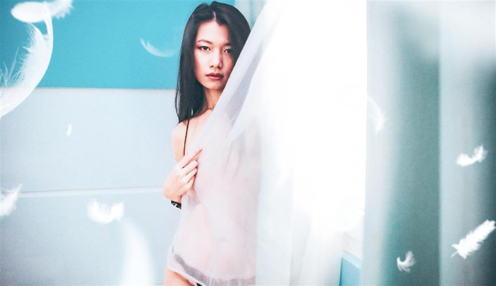 Bị chỉ trích ảnh 18+, nữ chính Thương nhớ ở ai thách thức: Mặc quần mới là phường khiêu dâm-6